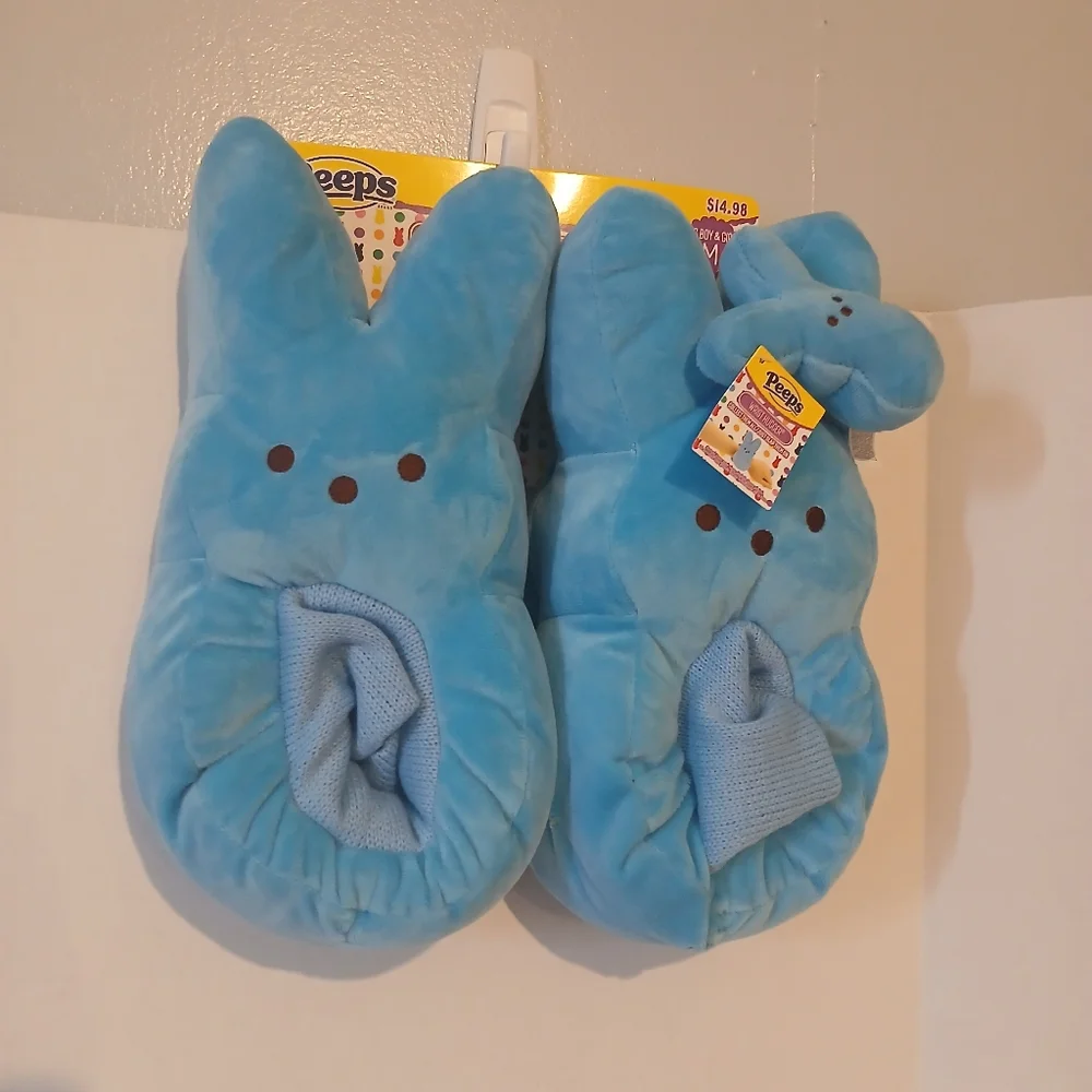 PEEPS SLIPPERS AND WRIST HUGGER BIG BOY AND GIRL SIZE‎ MEDIUM
